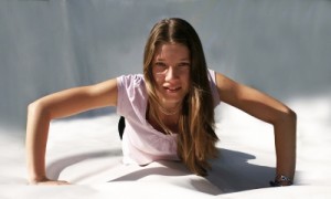 Perfektes Training für Zuhause: Die Liegestütze.