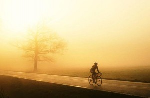Ab den Herbstmonaten zahlt sich eine warme, atmungsaktive Bekleidung in jeder Outdoor-Sportart aus, vor allem bei der trainingsintensiven Saisonvorbereitung im Radsport.