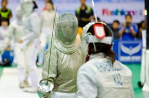 Beim Fechten muss man zusätzlich Schutzbekleidung tragen