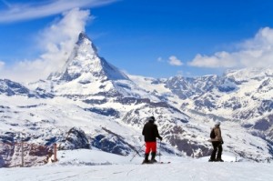 Der atemberaubende Ausblick lockt jedes Jahr Millionen Wintertouristen in die Berge, wie hier am Matterhorn in Zermatt