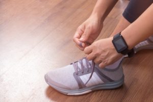 Fitness-Apps für das Smartphone oder die Smartwatch helfen bei der Steuerung des Fitnesstrainings.