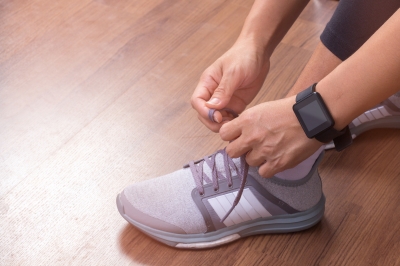 Fitness-Apps für das Smartphone oder die Smartwatch helfen bei der Steuerung des Fitnesstrainings.