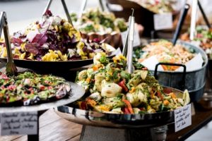 In manchen Kantinen und beim Catering keine Seltenheit mehr: Ein ausgwogenes, gesundes Salatbuffet.