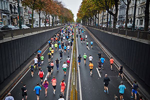 Breitensportevents wie ein Marathon liegen im Trend: Immer mehr Hobbyläufer wagen sich an diese Herausforderung.