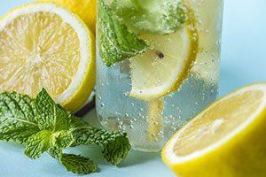 Zitrusfrüchte bringen viele Vitamine in Infused Water