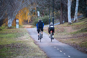 Radfahren macht auch im Herbst viel Spaß und ist gut für den Körper.